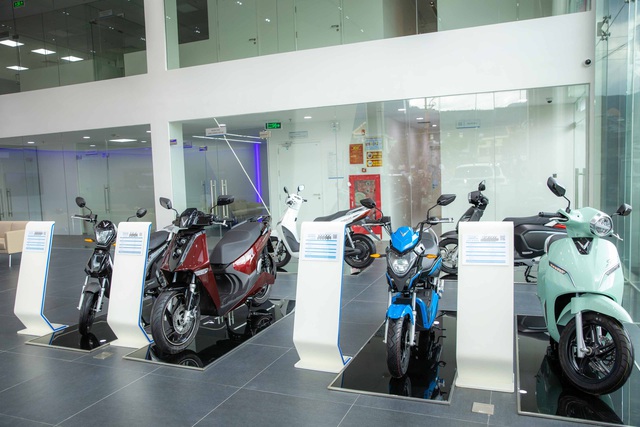 VinFast khai trương showroom 3S Cẩm Phả, “trình làng” diện mạo hoàn toàn mới - Ảnh 2.