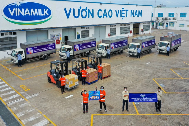 Vinamilk san sẻ kh&oacute; khăn m&ugrave;a dịch với chương tr&igrave;nh hỗ trợ thiết thực cho người ti&ecirc;u d&ugrave;ng, tổng gi&aacute; trị l&ecirc;n đến gần 170 tỷ đồng - Ảnh 4.