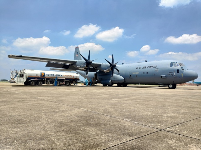 Petrolimex Aviation tra nạp nhiên liệu cho đoàn chuyên cơ Phó Tổng thống Mỹ Kamala Harris - Ảnh 2.