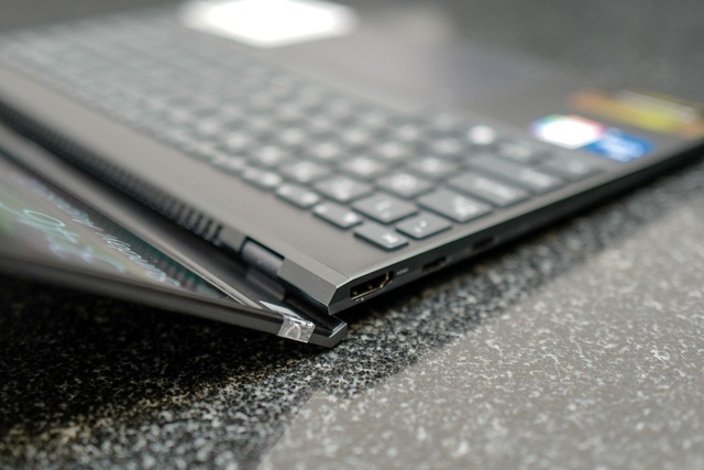 Đánh giá ZenBook UX325: Chiếc laptop khẳng định chiến lược trang bị màn hình OLED cho các sản phẩm tương lai của ASUS - Ảnh 3.
