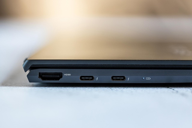 Đánh giá ZenBook UX325: Chiếc laptop khằng định chiến lược trang bị màn hình OLED cho các sản phẩm tương lai của ASUS - Ảnh 9.
