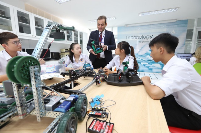 Học “Trí tuệ nhân tạo” - cánh cửa rộng mở tại SIU - Ảnh 3. Học “Trí tuệ nhân tạo” - cánh cửa rộng mở tại SIU - Ảnh 3.