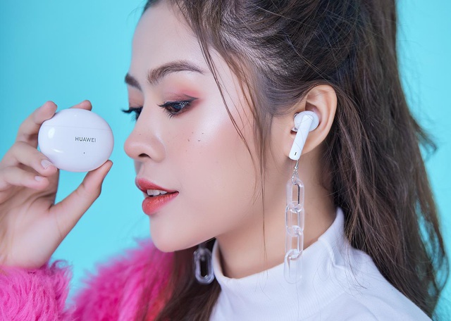 D&ugrave;ng suốt cả năm, v&igrave; sao c&aacute;c Tech Reviewer vẫn m&ecirc; mẩn phụ kiện HUAWEI - Ảnh 1.