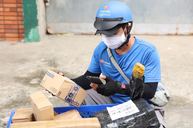 Nhận hàng từ shipper, cộng đồng mạng mừng hơn bắt được vàng cùng loạt chia sẻ nghe ấm lòng ngày dịch - Ảnh 7.