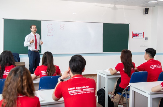Chương trình học song bằng cao đẳng - đại học tại Cao đẳng Kinh tế - Kỹ thuật Hà Nội giúp học viên chủ động, linh hoạt trong việc học - Ảnh 1.