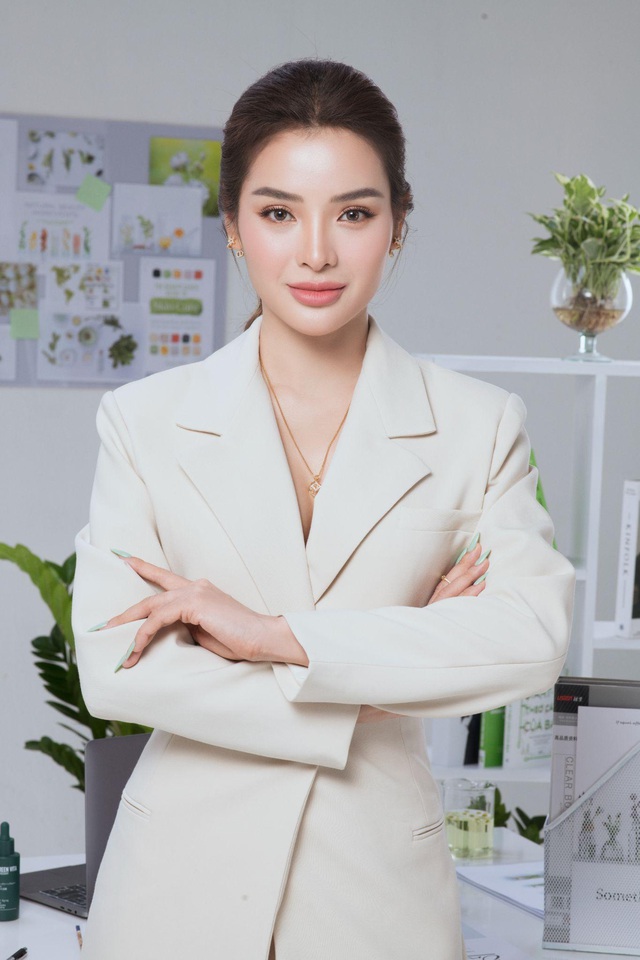 Phương Trinh Jolie: Từ cô gái đa tài của showbiz Việt đến CEO tài năng - Ảnh 3.
