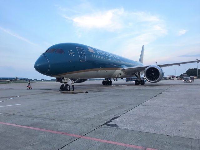 Vietnam Airlines hợp tác Traveloka vận chuyển 60 y bác sĩ hoàn thành nhiệm vụ - Ảnh 1.
