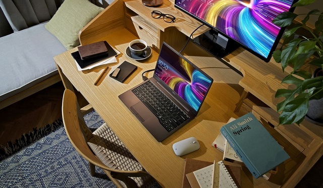 Laptop Fujitsu CH: An effective assistant in a flexible working environment - Photo 2.