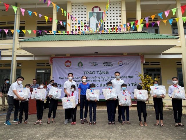 ThaiBev và VietBev trao quà Tết cho học sinh khó khăn tại 3 tỉnh - Ảnh 1.