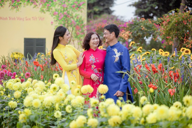 Cả năm chỉ có một lần: Đường hoa Home Hanoi Xuan khiến loạt hoa hậu và người đẹp Việt mê mẩn sống ảo cháy máy” - Ảnh 3.