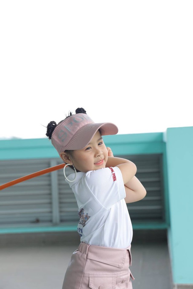 Thí sinh Miss baby Việt Nam 2021 học đánh golf - Ảnh 7.