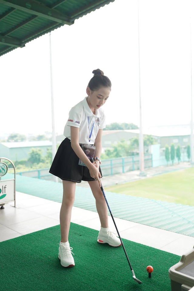 Thí sinh Miss baby Việt Nam 2021 học đánh golf - Ảnh 8.