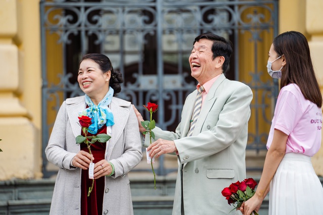 Valentine 2022: Màn tỏ tình bằng 99.999 bông hồng ấn tượng tại Hà Nội - Ảnh 12.