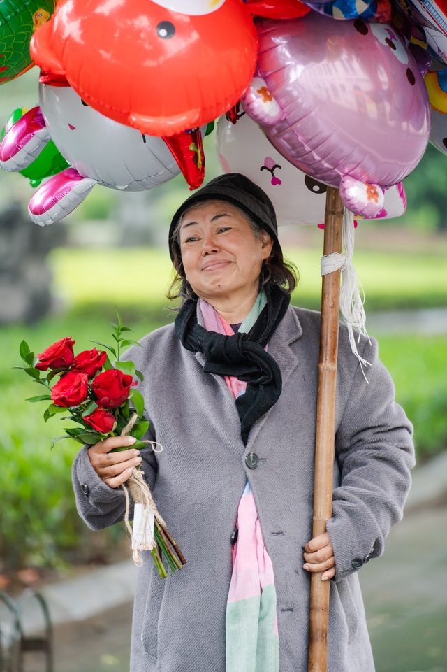 Valentine 2022: Màn tỏ tình bằng 99.999 bông hồng ấn tượng tại Hà Nội - Ảnh 15.