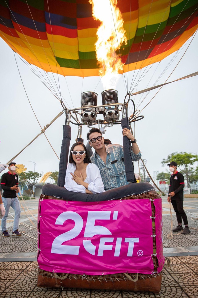 Không thể rời mắt: “Ngàn lẻ một” cách pose dáng check-in của sao Việt trên khinh khí cầu - Ảnh 6.