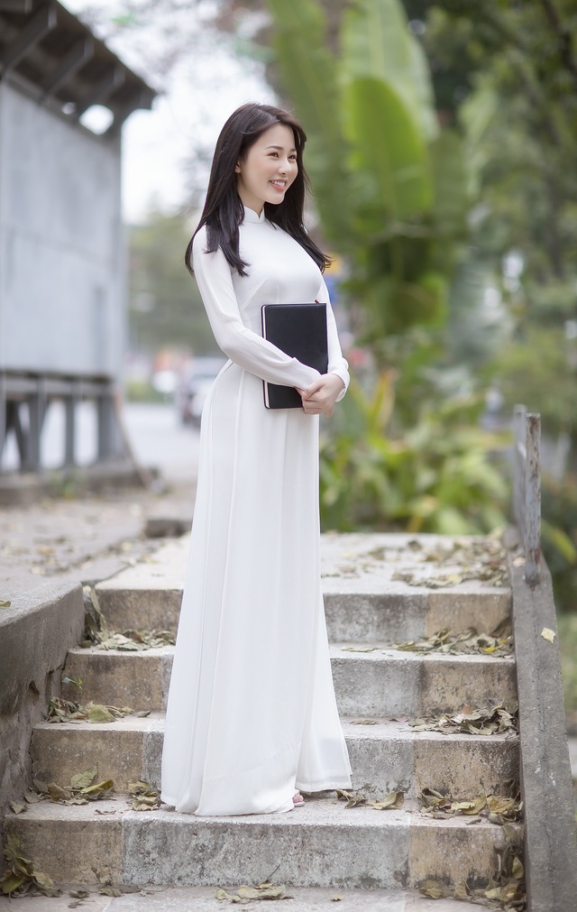 Nhan sắc trong veo như sương mai của Á khôi Đỗ Hà Trang trong tà áo dài trắng - Ảnh 5.