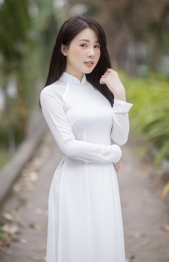 Nhan sắc trong veo như sương mai của Á khôi Đỗ Hà Trang trong tà áo dài trắng - Ảnh 7.