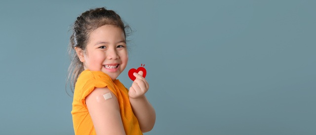 Bố mẹ cần chuẩn bị gì khi trẻ từ 5-11 tuổi tiêm vaccine Covid-19? - Ảnh 1.