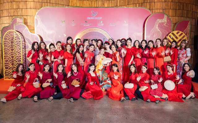 Shynh Group khai xuân tôn vinh vẻ đẹp tự nhiên với chủ đề tà áo dài truyền thống - Ảnh 1.