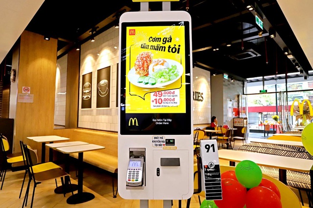 McDonald’s khai trương cửa hàng đầu tiên tại Nha Trang - Ảnh 4.
