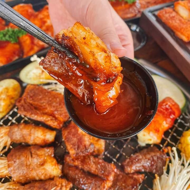 Tụ điểm BBQ mới khai trương, giới trẻ chen chúc nhau xếp hàng tham dự chỉ vì điều này - Ảnh 7.