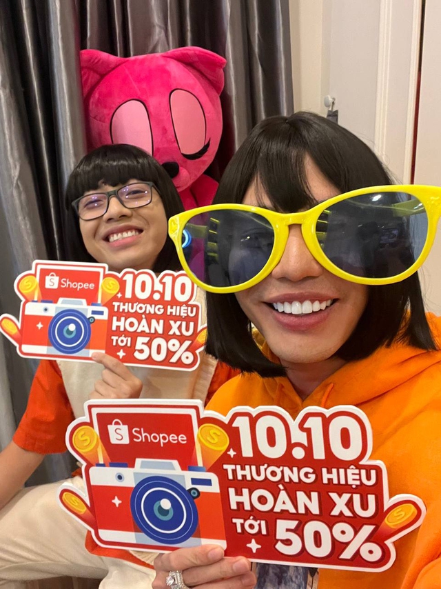 Khi L&ecirc; Dương Bảo L&acirc;m v&agrave; Cris Phan hội ngộ: Sơ hở ch&uacute;t l&agrave; khiến kh&aacute;n giả cười ngả nghi&ecirc;ng - Ảnh 1.