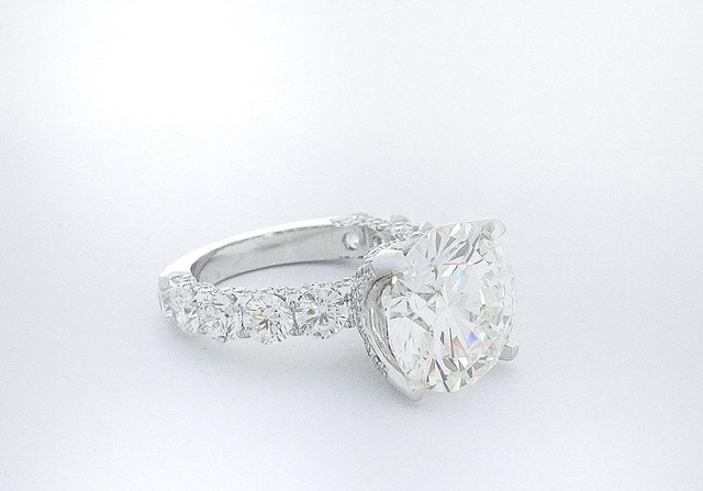 Lynh Luxury Diamond “chơi lớn” tặng nhẫn kim cương cho Hoa hậu Đoàn Thiên Ân nếu đăng quang Miss Grand International - Ảnh 2.