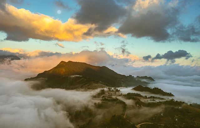 Những bức ảnh mùa mây Sa Pa khiến du khách muốn “xách ba lô lên và đi” - Ảnh 1.