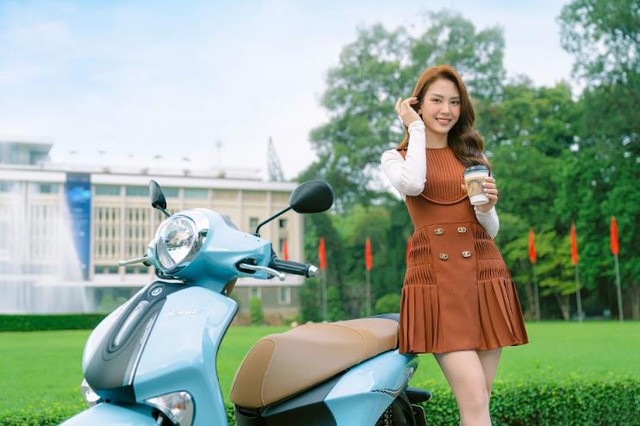 D&agrave;n hậu Miss World &ldquo;mười ph&acirc;n vẹn mười&rdquo; b&ecirc;n Yamaha Janus - Ảnh 3.