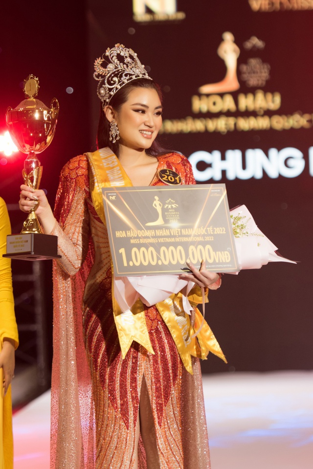 CEO Trần Diễm My đăng quang Hoa hậu Doanh nhân Việt Nam Quốc tế 2022 - Ảnh 1.