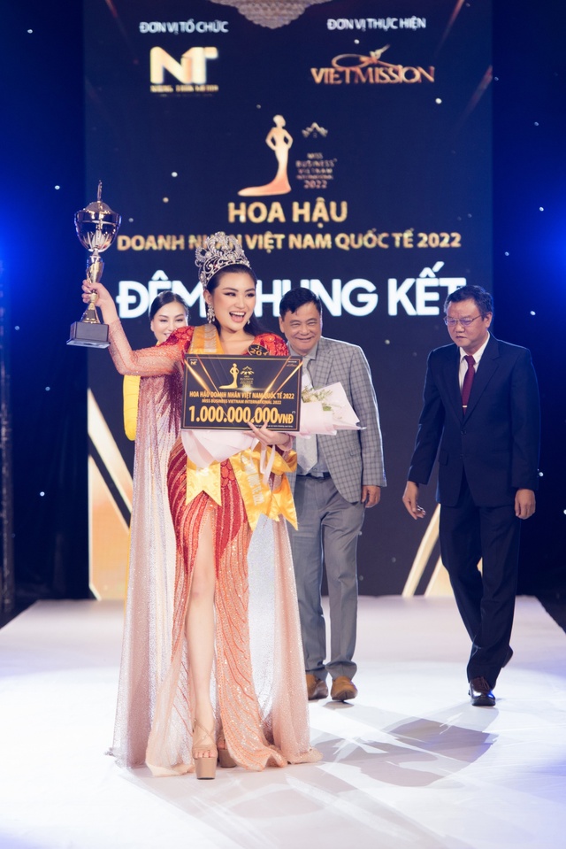 CEO Trần Diễm My đăng quang Hoa hậu Doanh nhân Việt Nam Quốc tế 2022 - Ảnh 2.