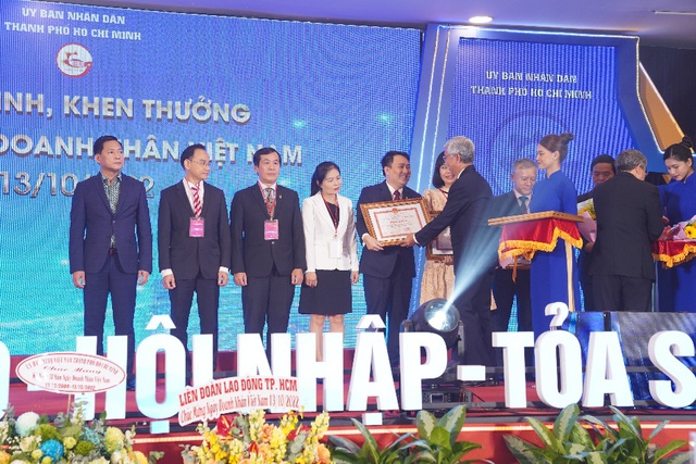 CEO PNJ Lê Trí Thông được vinh danh doanh nhân TP.HCM tiêu biểu 2022 - Ảnh 5.