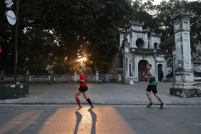 Giải chạy Quốc tế VPBank Hanoi Marathon 2022: cuộc đua bứt tốc ngoạn mục - Ảnh 6.