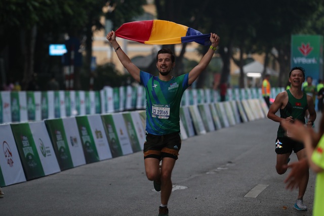 Giải chạy Quốc tế VPBank Hanoi Marathon 2022: cuộc đua bứt tốc ngoạn mục - Ảnh 7.