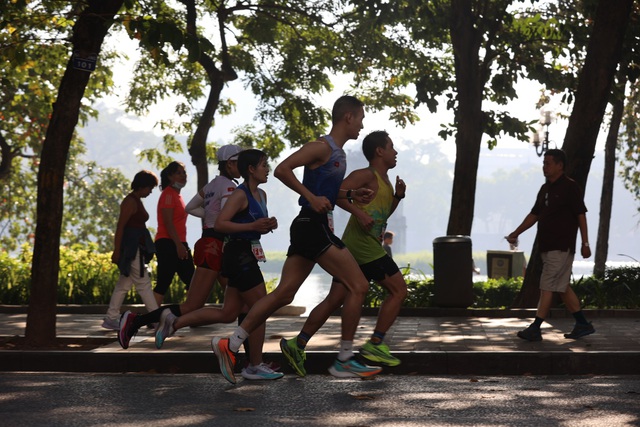 Giải chạy Quốc tế VPBank Hanoi Marathon 2022: cuộc đua bứt tốc ngoạn mục - Ảnh 9.