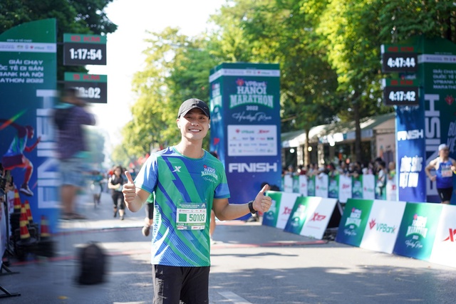 Những vận động viên gây ấn tượng đặc biệt tại VPBank Hanoi Marathon 2022 - Ảnh 2.