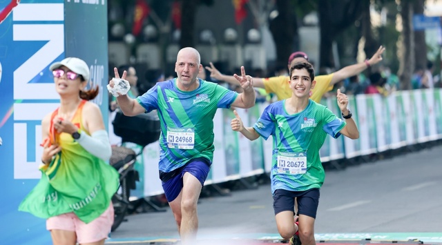 Những vận động viên gây ấn tượng đặc biệt tại VPBank Hanoi Marathon 2022 - Ảnh 13.