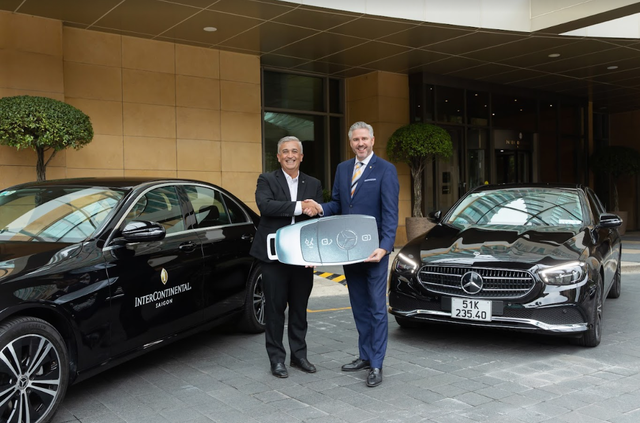 Mercedes-Benz Haxaco bàn giao lô xe sang cho khách sạn InterContinental Saigon - Ảnh 1.