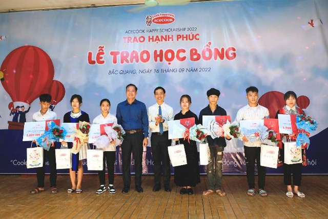 Acecook Happy Scholarship - Mang “hạnh phúc” đến những tấm gương học sinh sinh viên vượt khó - Ảnh 1.