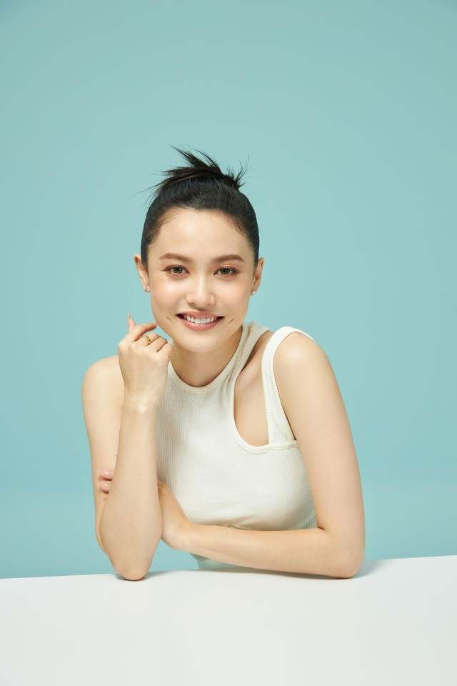 Fung La sau 6 năm làm người m&acirc;̃u: V&acirc;̃n trụ vững với ngh&ecirc;̀, ti&ecirc;́p tục là ngu&ocirc;̀n cảm hứng cho th&ecirc;́ h&ecirc;̣ trẻ - Ảnh 2.
