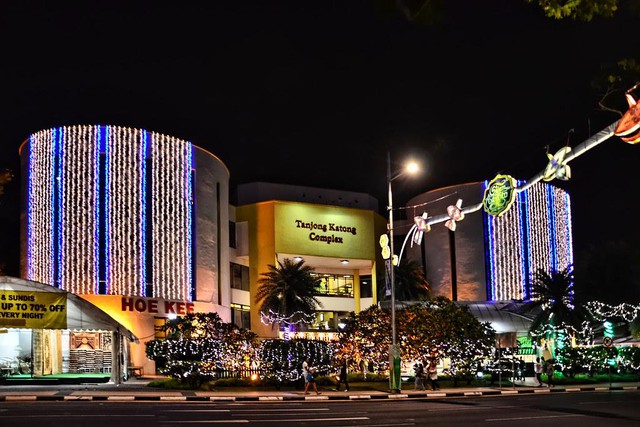 Dạo bước quanh khu phố trăm tuổi Geylang Serai, Singapore và trải nghiệm sắc màu lễ hội của cộng đồng người Malaysia - Ảnh 1.