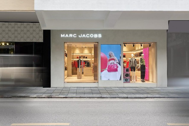 Loạt thiết kế biểu tượng của Marc Jacobs “đổ bộ” Thủ đô Hà Nội - Ảnh 4.