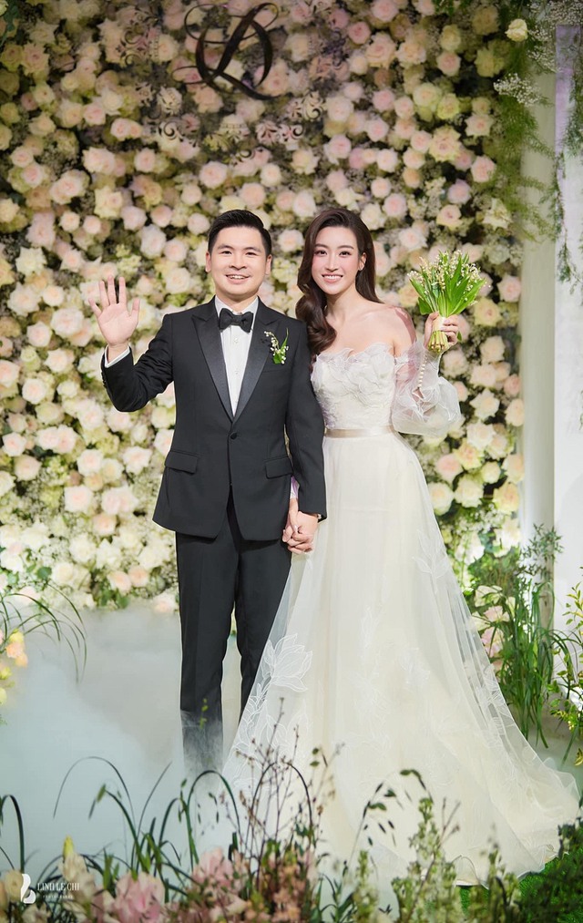 Hoa hậu Đỗ Mỹ Linh trở thành biểu tượng cô dâu thời đại mới với những tuyệt tác váy cưới từ NTK Phương Linh - Ảnh 6.