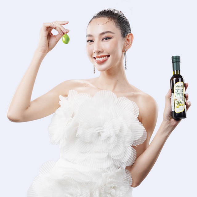 Tr&uacute;c Nh&acirc;n h&oacute;a qu&acirc;n sư b&agrave;y Hoa hậu Th&ugrave;y Ti&ecirc;n c&ocirc;ng thức sống khỏe - Ảnh 3.
