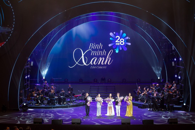 Văn Mai Hương, Hà Nhi, Rapper Đen cùng các ca sĩ xuất hiện trong đêm nhạc tri ân của MB - Ảnh 9.