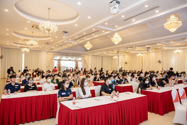 Hàng trăm bạn trẻ thử sức, tranh tài tại Đại hội TOEIC 2022 - Ảnh 1.