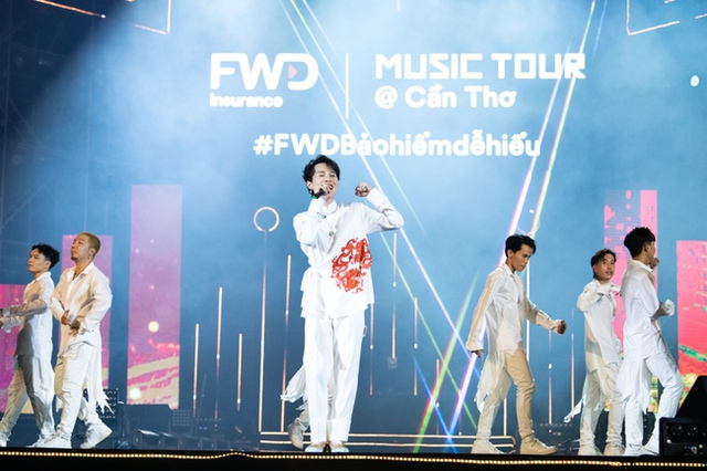 Mono bùng nổ, Anh Tú tỏ tình Lyly ngay tại FWD Music Tour Cần Thơ - Ảnh 5.