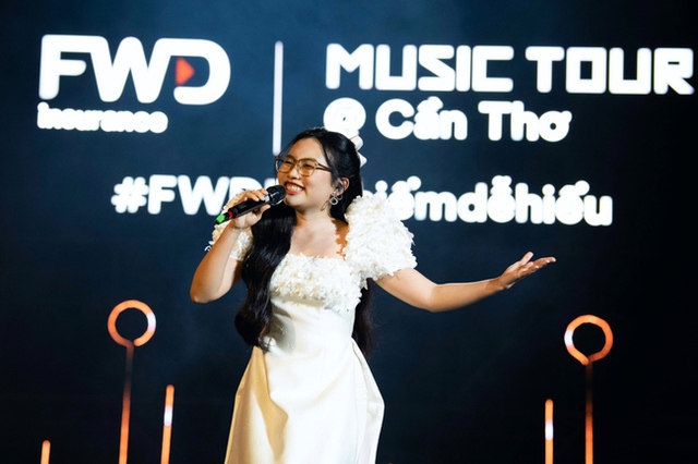 Mono bùng nổ, Anh Tú tỏ tình Lyly ngay tại FWD Music Tour Cần Thơ - Ảnh 10.