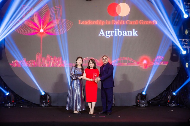Agribank dẫn đầu tốc độ tăng trưởng tỉ lệ giao dịch thanh toán chạm - Ảnh 1.
