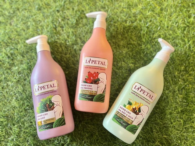 &ldquo;Giải cứu&rdquo; l&agrave;n da kh&ocirc; r&aacute;p với 3 d&ograve;ng sữa tắm thảo dược phương Đ&ocirc;ng - Ảnh 2.